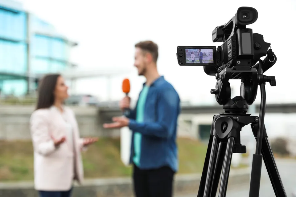 Nagrywanie wywiadu z ekspertem jako źródło treści do kilku kanałów video